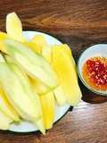 Xoài chấm mắm đường