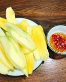 Xoài chấm mắm đường