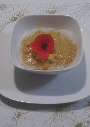 Foto principal de Pollo al Curry con pétalos de amapola