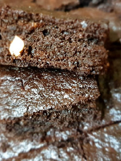 பிரௌனி/கேக் - கோதுமை மாவு நாட்டுசர்க்கரை பிரௌனி (Kothumai maavu brownie recipe in tamil) செய்முறை முக்கிய புகைப்படம்