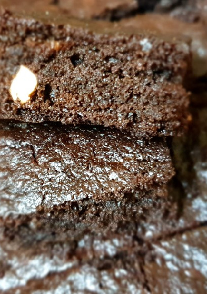 பிரௌனி/கேக் - கோதுமை மாவு நாட்டுசர்க்கரை பிரௌனி (Kothumai maavu brownie recipe in tamil) செய்முறை முக்கிய புகைப்படம்