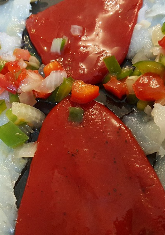 Una foto de Ensalada de bacalao ahumado y pimientos del piquillo