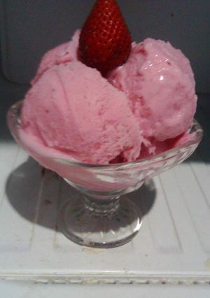 A picture of Strawberry icecream.