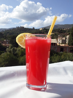 صورة لوصفة عصير🍹 الدلاع 🍉والليمون 🍋المنعش و الرائع 🍓🍹🍷