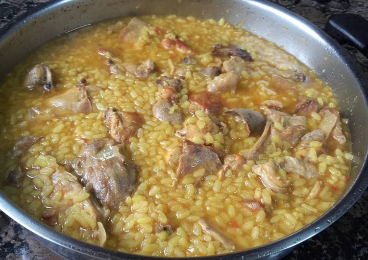 Arroz caldoso con conejo