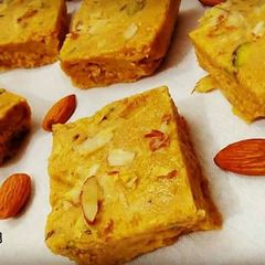 Besan Barfi A picture of Besan Barfi.