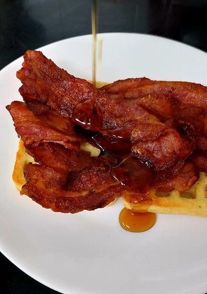A picture of My Maple Syrup +Crisp Bacon on Toated Waffles 🧇.