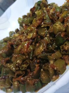 हरियाली भिंडी (Hariyali bhindi recipe in hindi) रेसिपी मुख्य फोटो