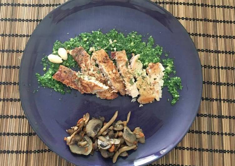 Pesce spada marinato al limone e menta su pesto di rucola