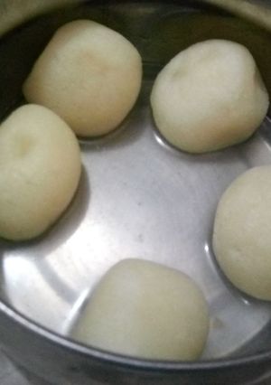 सूजी का रसगुल्ला (Suji ka rasgulla recipe in hindi) रेसिपी मुख्य फोटो