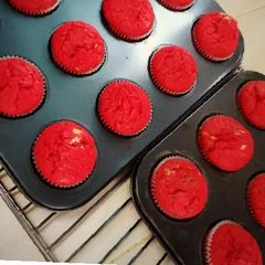 A picture of Red velvet cupcakes.