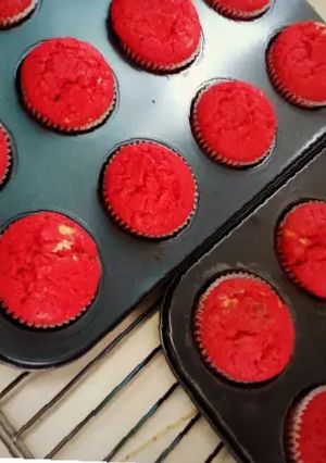 A picture of Red velvet cupcakes.