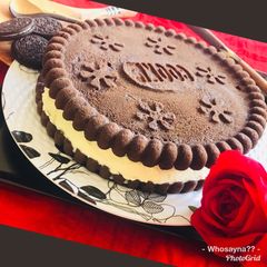 A picture of Whosayna’s Oreo IceCream/Cream Cake.
