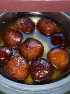பிரெட் குலோப் ஜாமுன் (Bread gulab jamun recipe in tamil) செய்முறை முக்கிய புகைப்படம்