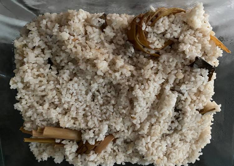 Langkah Mudah untuk Menyiapkan Nasi uduk ricecooker, Lezat Sekali