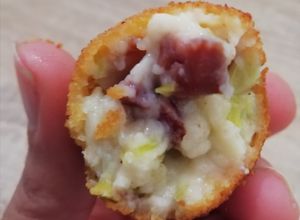 Foto principal de Croqueta de puerro y jamón ibérico