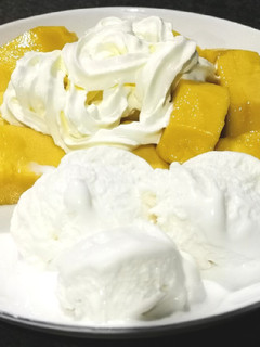 A picture of Mango Yogurt Ice Cream.