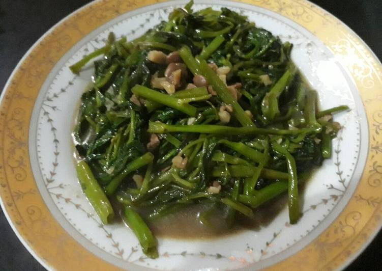 Resep Kangkung cah tauco praktis oleh Pitrianingsih - Cookpad