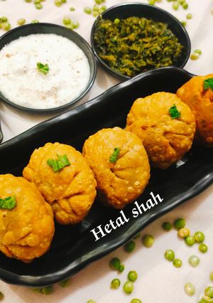 લીલવા ની કચોરી (Lilva Kachori Recipe In Gujarati) રેસીપી મુખ્ય ફોટો