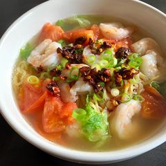 Prawn, Tomato & Lettuce Ramen Soup A picture of Prawn, Tomato & Lettuce Ramen Soup.