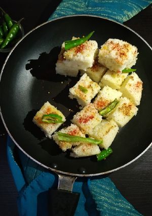 रवा ढोकला (Rava Dhokla recipe in Hindi) रेसिपी मुख्य फोटो