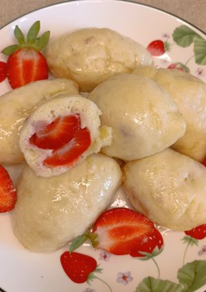 Фото Вареники на пару з полуницею 🍓.