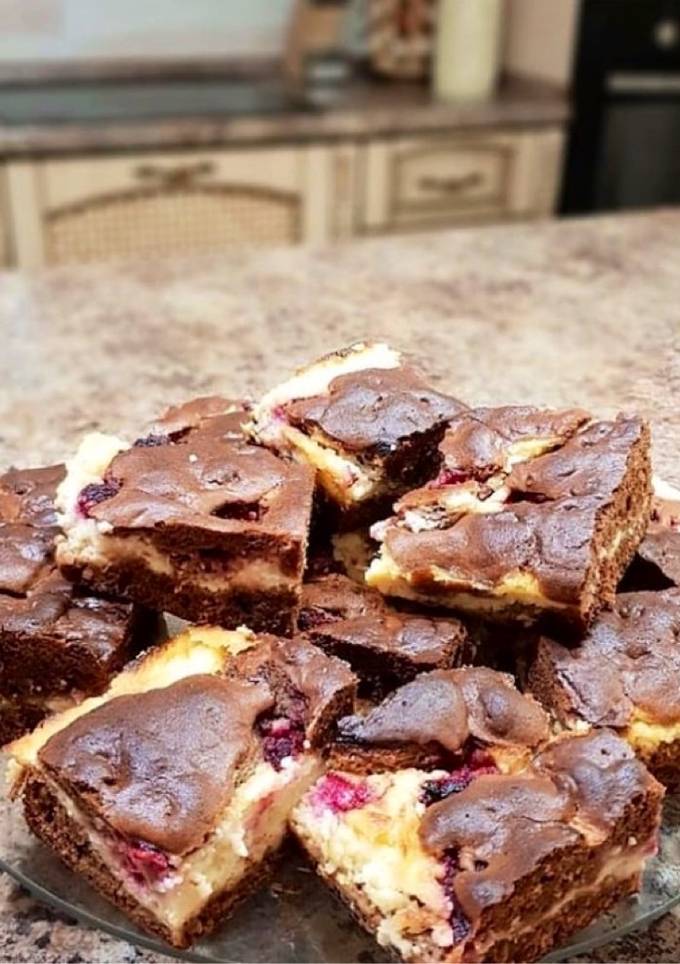 🥧Брауні з творогом та малиною