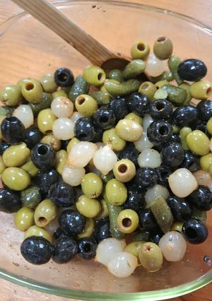 Una foto de Aceitunas con encurtidos