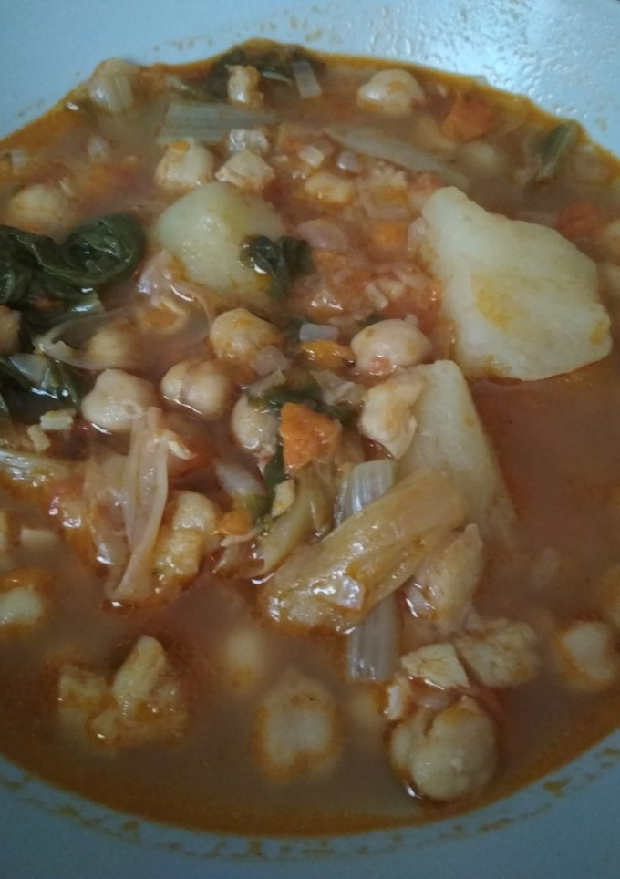 Una foto de Potaje de invierno con bacalao
