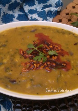 A picture of Palak Dal.