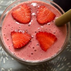 A picture of Strawberry milkshake - vegan.