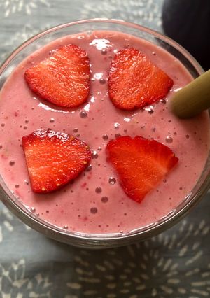 A picture of Strawberry milkshake - vegan.