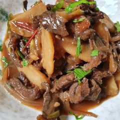 รูปของ 32. Khoai tây xào thịt bò (Cah sapi dan kentang ala Vietnam)