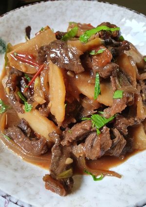Foto resep 32. Khoai tây xào thịt bò (Cah sapi dan kentang ala Vietnam)