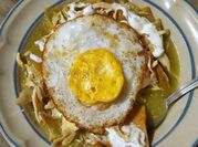 Una foto de chilaquiles faciles