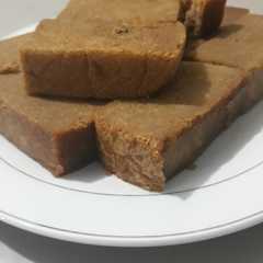 A picture of Bolu peca' dari putih telur.