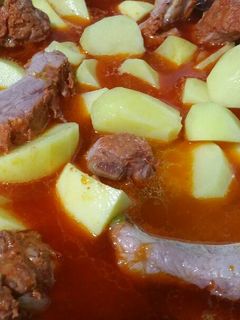 Una foto de Guiso de Costillas con Patatas😋