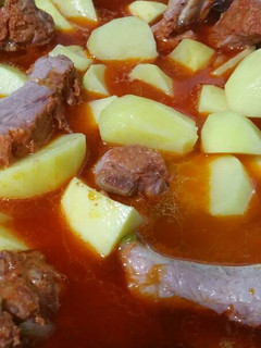 Una foto de Guiso de Costillas con Patatas😋