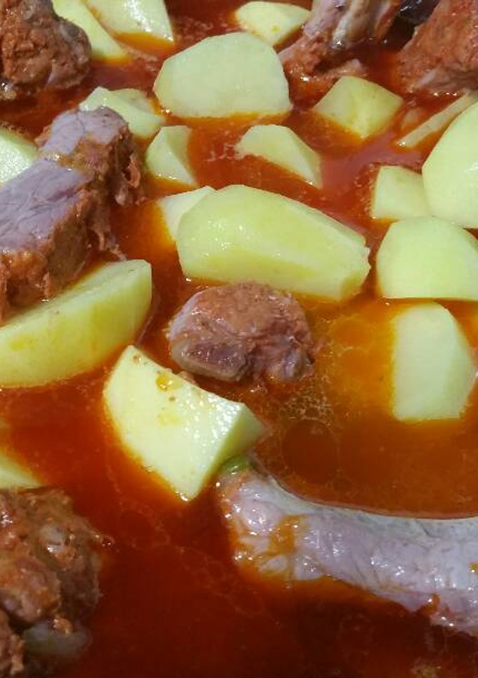 Una foto de Guiso de Costillas con Patatas😋