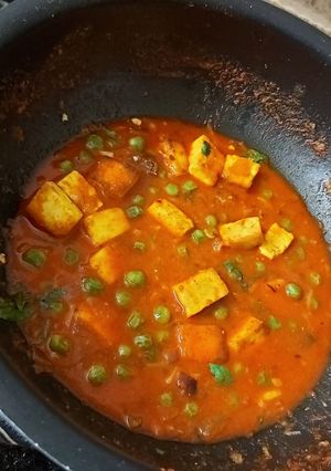A picture of Matar paneer.