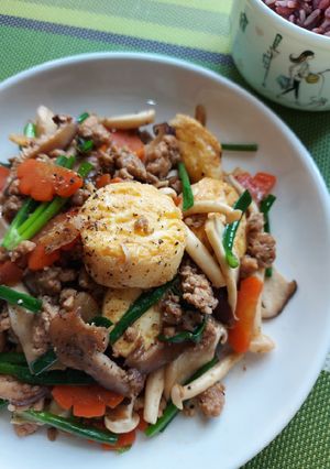 รูปของ 🍄🐷หมูสับผัดกับเห็ดสามอย่าง