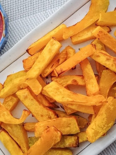 A picture of Low Carb Fries with Gochujang Sauce.