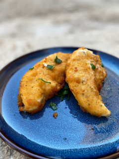 Una foto de Filetes de pollo empanado en freidora de aire