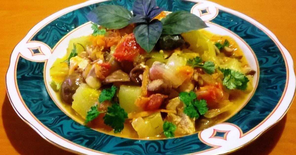 Овощное рагу с куриной грудкой. Рагу с грибами и овощами. Овощное рагу с курицей и грибами. ПП овощное рагу с курицей.