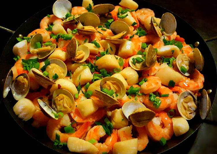 Mike's Beginners Spanish Seafood Paella Mike's Beginners Spanish Seafood Paella