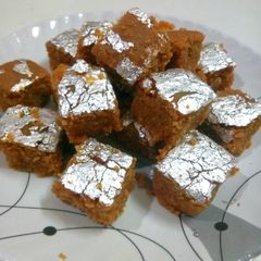Moongdal burfi A picture of Moongdal burfi.