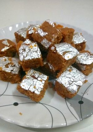 A picture of Moongdal burfi.