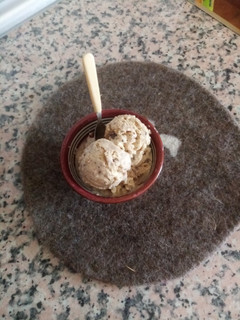 Una foto de Helado de vainilla con chocolate
