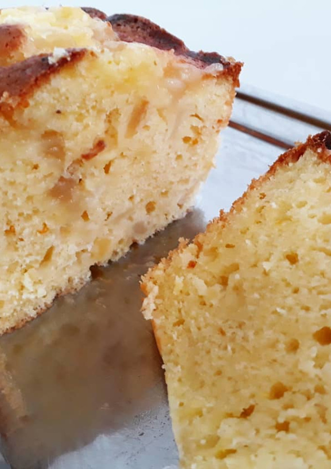 Una foto de Budín de manzana y naranja