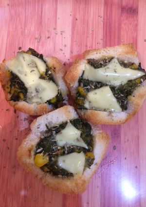 A picture of Spinach and corn Bread Quiche.